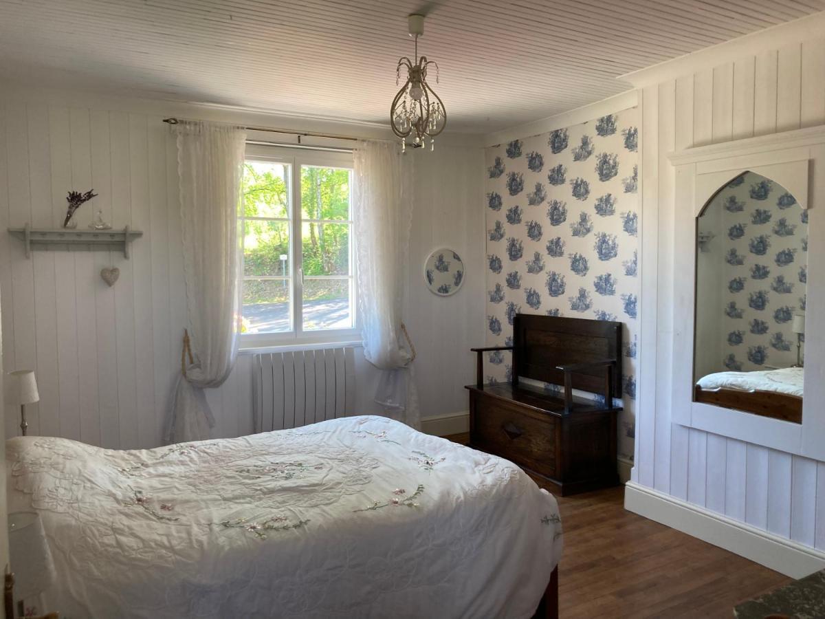 La Maison Charmante D'Elisabeth Saint-Ybard Esterno foto