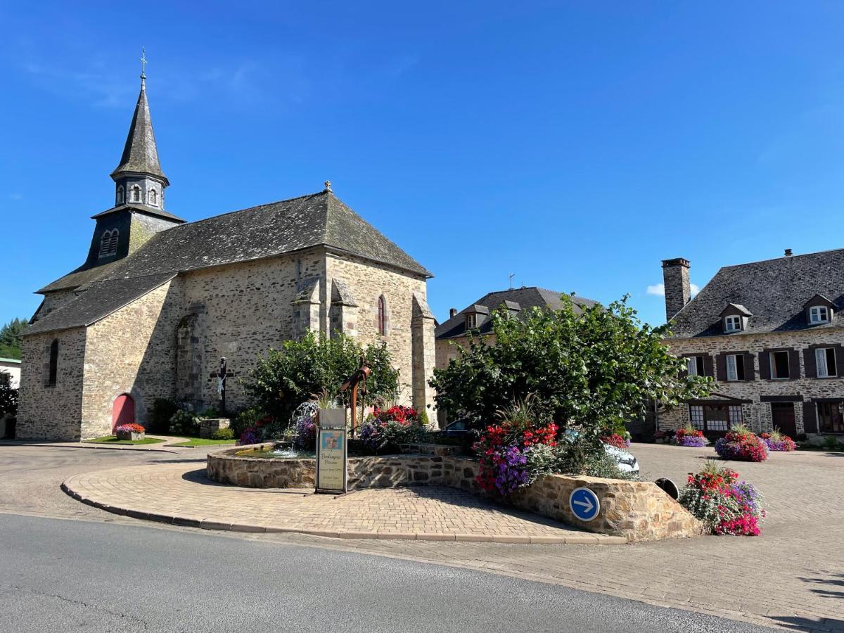 La Maison Charmante D'Elisabeth Saint-Ybard Esterno foto